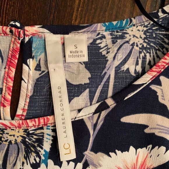 Floral Detail Top by LC Lauren Conrad size Small - Picture 6 of 8